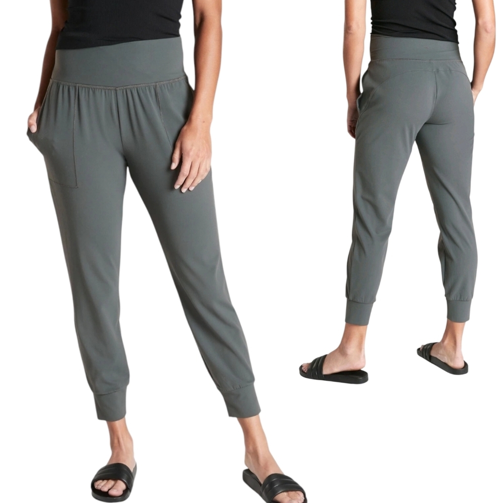 Athleta Salutation Powervita Joggers Gray High Rise Crop Lounge Pants Size MP